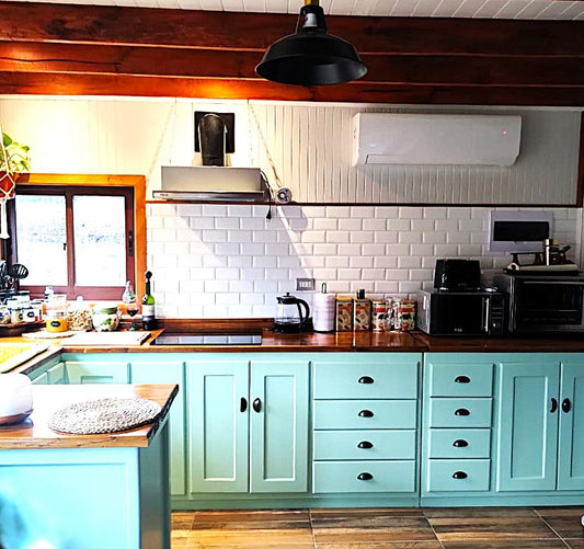 🍽️ La cocina de Karen – Verde tendencia y diseño a medida