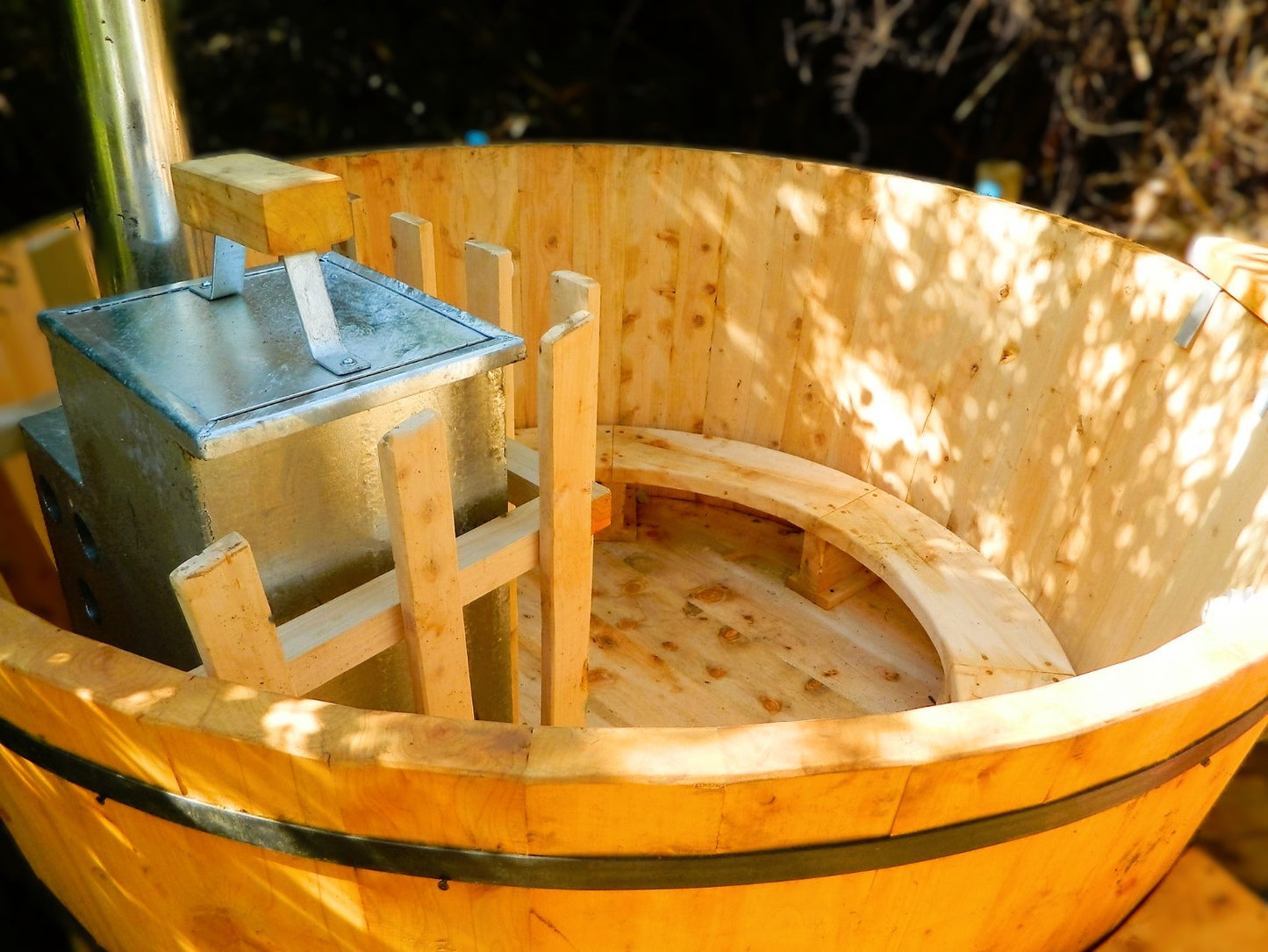 🌿 Tinas Calientes Clásicas en Madera de Ciprés.