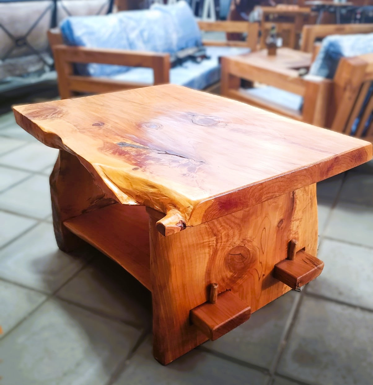 🌲 Mesa de Centro en Madera de Ciprés