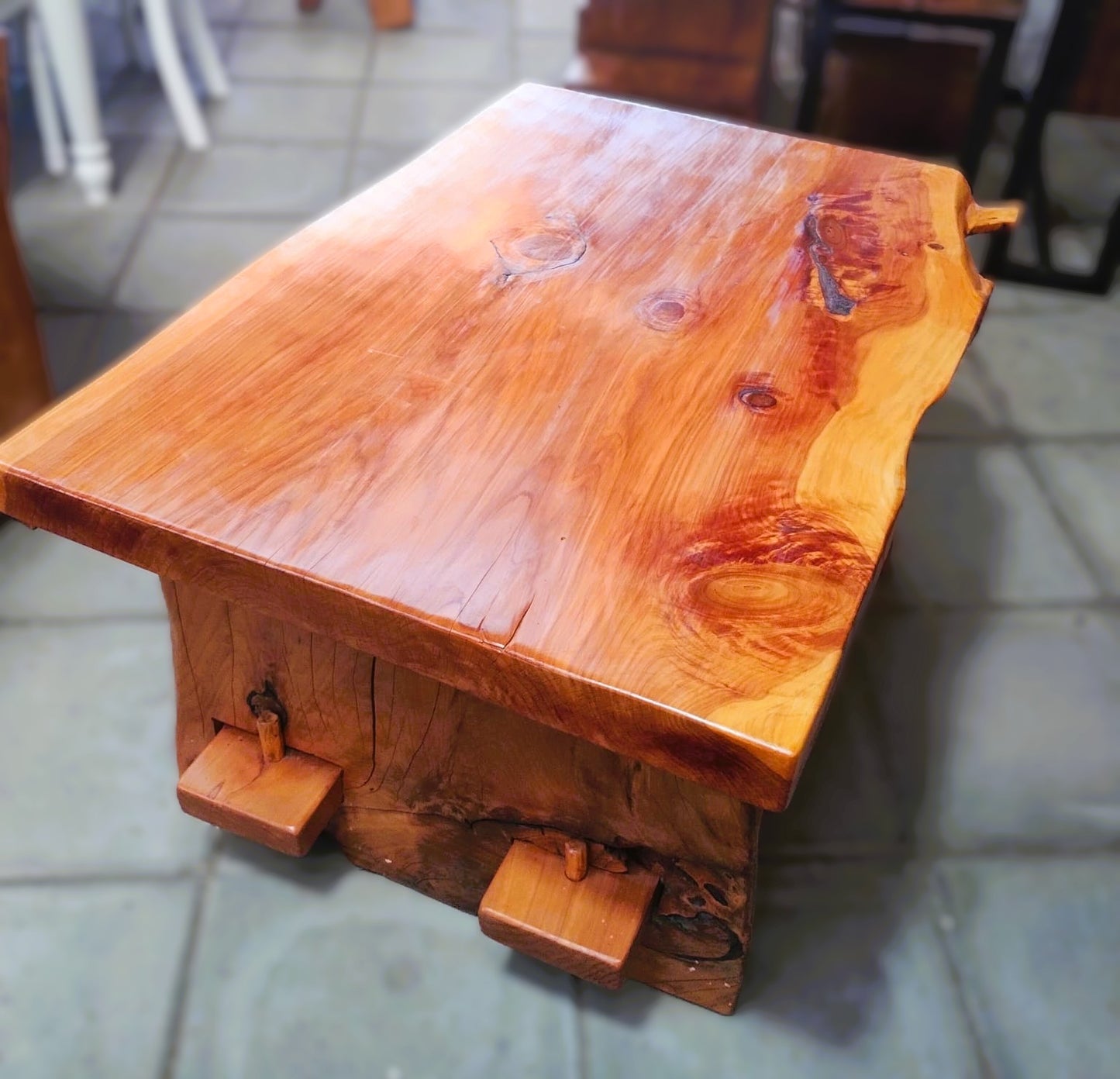 🌲 Mesa de Centro en Madera de Ciprés