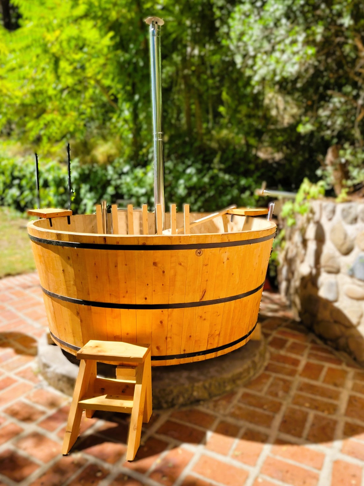 🌿 Tinas Calientes Clásicas en Madera de Ciprés.