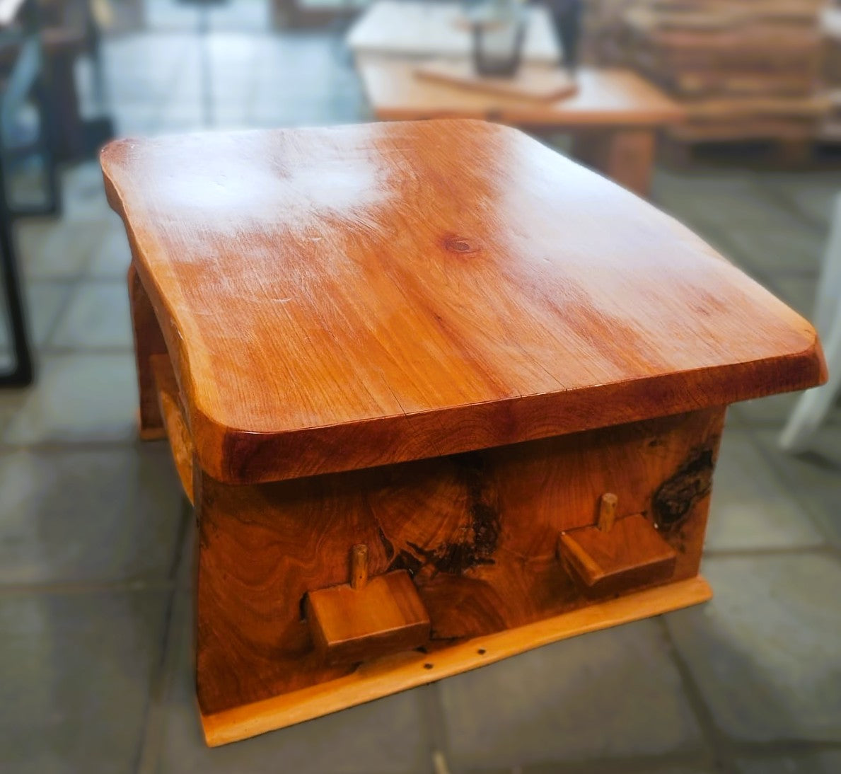 🌲 Mesa de Centro en Madera de Ciprés