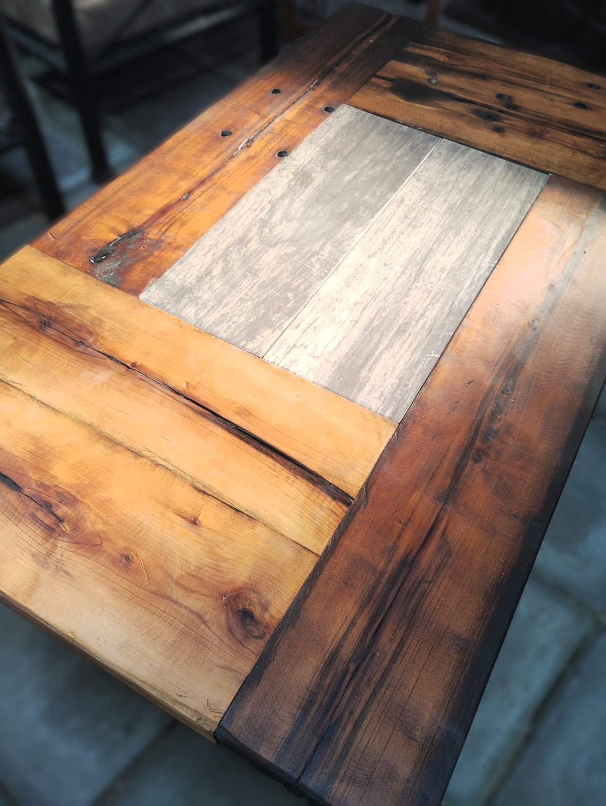 🪵 Mesa de Centro en Madera de Durmientes Ceramicas