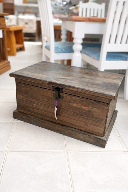 ✨ BAÚL EN PINO INSIGNE