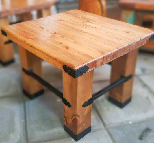 🌲 Mesa Lateral en Madera de Pino Insigne + Detalles en Fierro