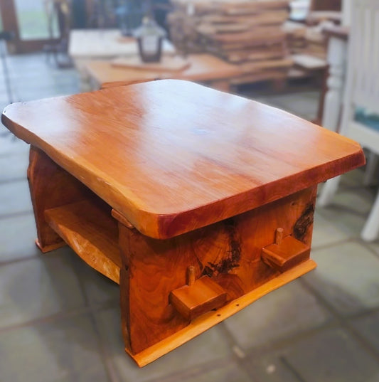 🌲 Mesa de Centro en Madera de Ciprés